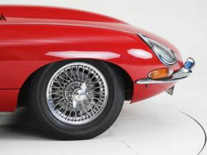 Image 10/15 de Jaguar E-Type "Lightweight" (1963)