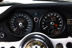 Image 13/35 de Jaguar E-Type (1968)