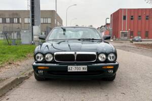 Immagine 2/14 di Jaguar XJ 8 Executive (1998)