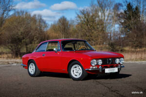 Image 7/43 of Alfa Romeo 2000 GT Veloce (1972)