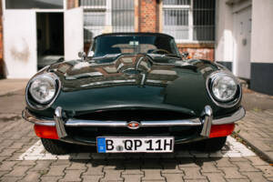 Image 12/63 of Jaguar E-Type (1969)