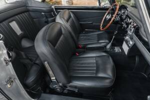 Image 8/33 of Aston Martin DB 5 Volante (1964)