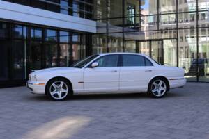Imagen 4/77 de Jaguar XJ 8 4.2 (2005)