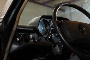 Image 30/64 of Mercedes-Benz 230/6 LWB (1976)