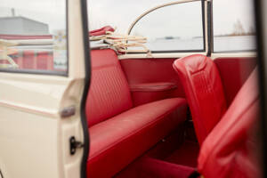 Image 19/22 of Morris Minor 1000 (1958)