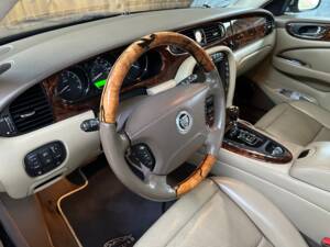Bild 5/9 von Jaguar XJ 8 4.2 (2008)