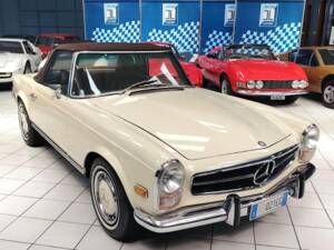 Image 11/58 of Mercedes-Benz 280 SL (1969)
