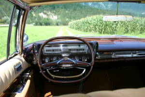 Image 15/20 of Imperial Crown Sedan (1962)