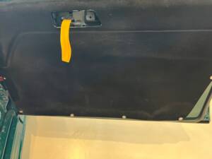 Image 15/27 of Mercedes-Benz 190 E 2.5-16 (1989)