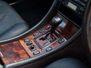 Image 20/43 of Mercedes-Benz CLK 320 (1999)