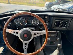 Image 17/35 de MG MGB GT (1972)