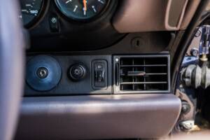 Bild 37/62 von Porsche 911 Carrera 4 (1996)
