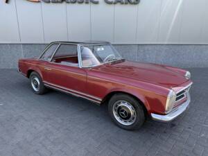 Image 13/50 of Mercedes-Benz 230 SL (1966)
