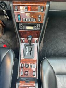 Image 17/47 of Mercedes-Benz 300 CE-24 (1992)