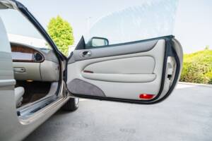 Image 32/91 de Jaguar XK8 4.0 (2000)