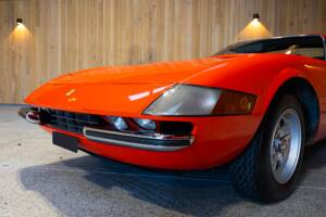 Image 19/74 of Ferrari 365 GTB/4 Daytona (1971)
