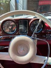 Image 22/77 of Mercedes-Benz 250 SE (1966)