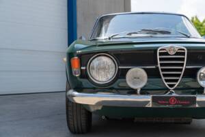 Image 3/83 of Alfa Romeo Giulia GT 1300 Junior (1968)