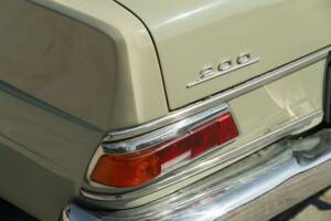 Bild 16/50 von Mercedes-Benz 200 (1966)