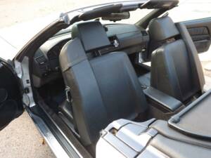 Image 17/50 de Mercedes-Benz SL 280 (1995)