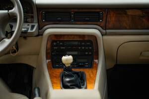 Bild 43/50 von Jaguar XJ6 3.2 (1995)