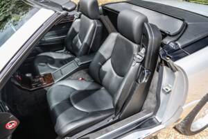 Image 25/43 of Mercedes-Benz SL 280 (2002)