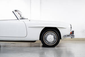 Image 26/35 of Mercedes-Benz 190 SL (1963)