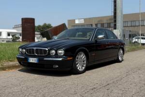 Image 1/9 de Jaguar XJ 8 4.2 (2003)