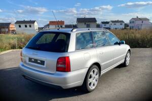 Image 6/50 of Audi S4 Avant (2001)