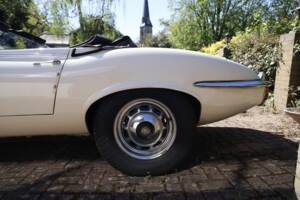 Image 24/50 de Jaguar Type E V12 (1972)