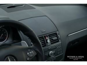 Imagen 28/40 de Mercedes-Benz C 63 AMG T (2009)