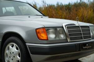 Imagen 16/50 de Mercedes-Benz 200 TE (1992)