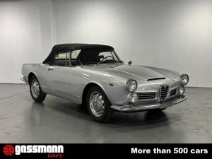Immagine 3/15 di Alfa Romeo 2600 Spider (1966)