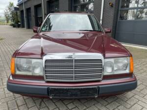 Bild 3/8 von Mercedes-Benz 300 E (1990)