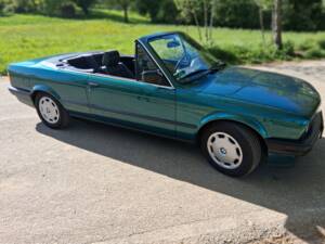 Image 2/18 of BMW 318i (1992)