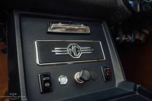 Image 22/40 of MG MGB GT V8 (1973)