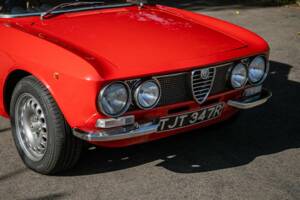 Image 8/45 of Alfa Romeo 2000 GT Veloce (1975)