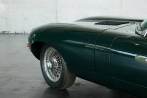 Image 16/50 de Jaguar E-Type (1970)