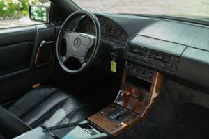 Image 27/50 of Mercedes-Benz 300 SL (1990)