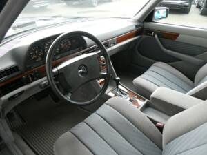 Bild 8/21 von Mercedes-Benz 300 SE (1990)