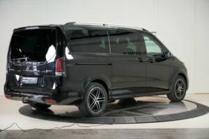 Image 3/35 of Mercedes-Benz V 300 d 4MATIC (2025)