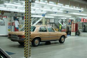 Image 12/50 de Mercedes-Benz 350 SE (1973)