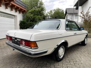 Image 5/24 de Mercedes-Benz 230 CE (1985)
