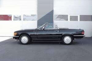 Image 22/23 of Mercedes-Benz 560 SL (1989)