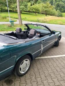 Afbeelding 25/38 van Mercedes-Benz E 200 (1995)