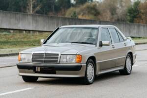 Image 3/69 de Mercedes-Benz 190 E 2.3-16 (1988)