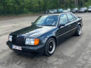 Immagine 1/8 di Mercedes-Benz 400 E (1991)