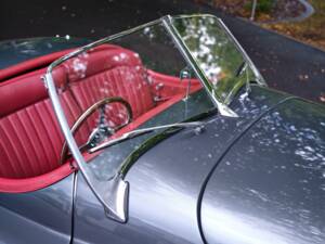 Image 18/33 of Jaguar XK 120 OTS (1951)