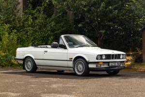 Afbeelding 18/48 van BMW 325i (1990)