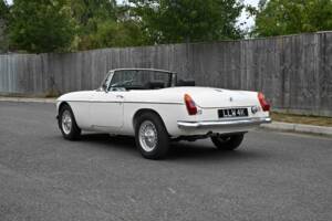 Image 8/50 of MG MGB (1972)